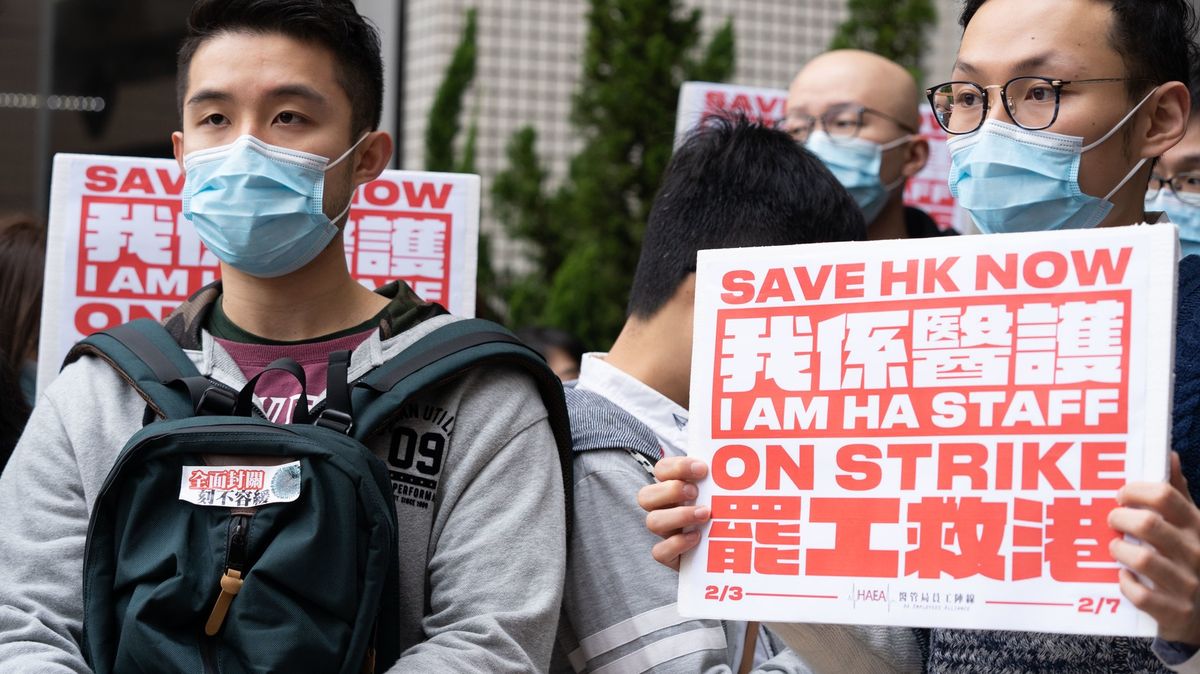Kontroverzní stávka hongkongských lékařů během boje s koronavirem